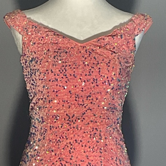 Faeriesty Dopamine XS Pink Crushed Velvet Bodycon Dress with Sequins, Front Slit - Picture 15 of 16